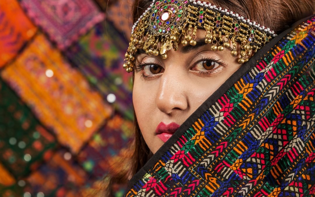 Integration versus Assimilation: Should Immigrants Keep Their Own Culture And Lifestyle or Adapt To The New Culture? Cultural Awareness Of Immigrants.